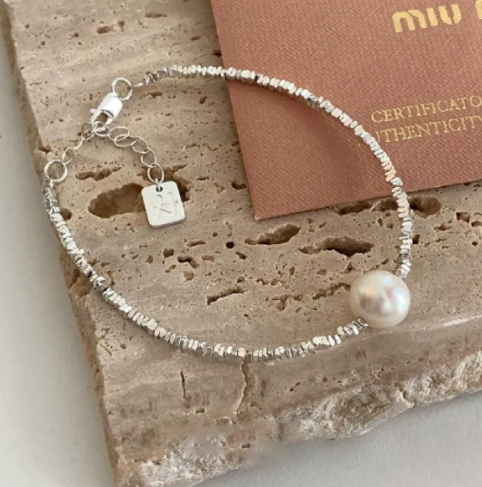 Srebrna kwadratowa bransoletka Amor