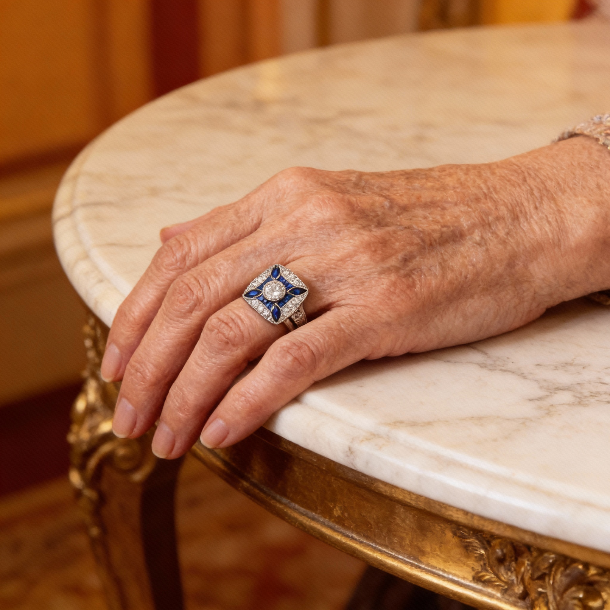 Pierścionek Błyszczący z Ciemnoniebieską Cyrkonią